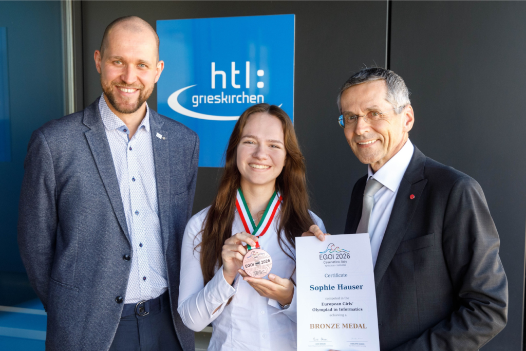 Sophie Hauser mit Direktor Welsch und dem OCG-Präsidenten Wilfried Seyruck