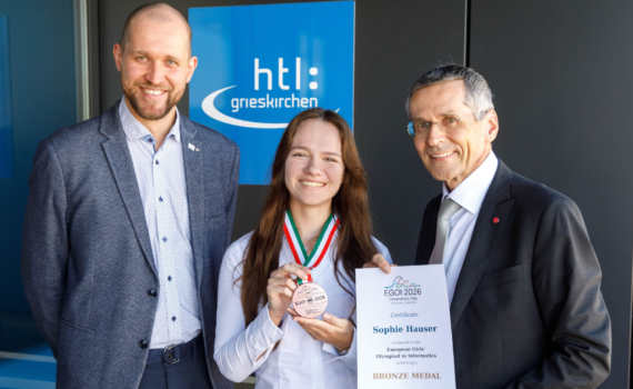 Sophie Hauser mit Direktor Welsch und dem OCG-Präsidenten Wilfried Seyruck